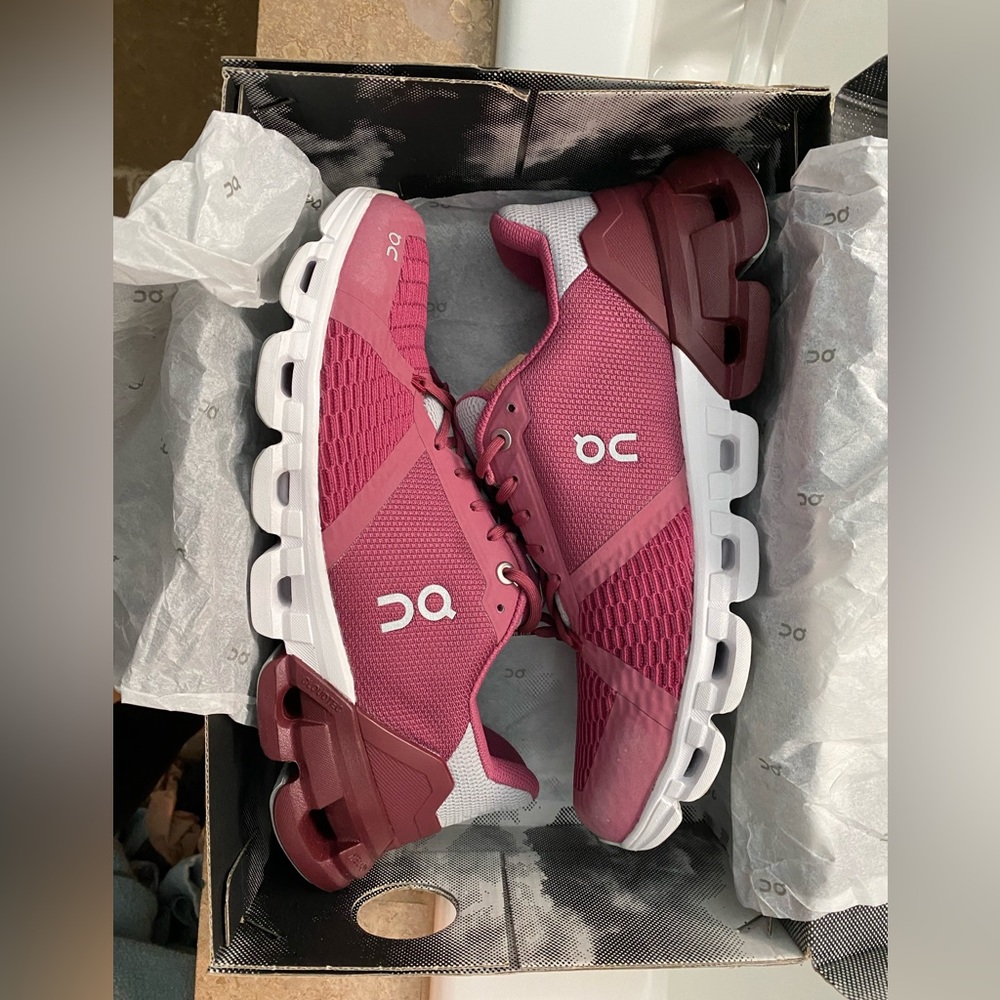 On Cloud Flyer Shoes NIB. Size 8.5